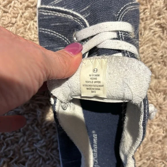 Tommy Bahama tennis shoes. - Picture 4 of 4